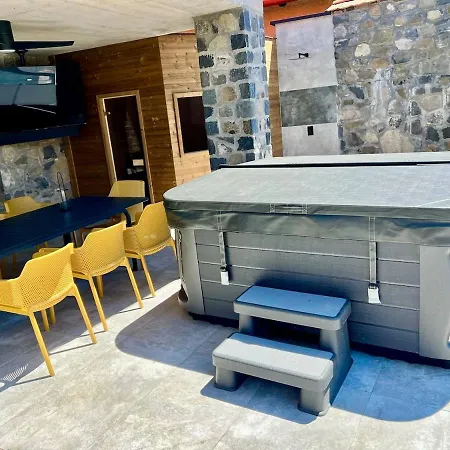 Aprili Apartment *
