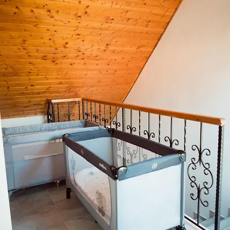 Aprili Apartment